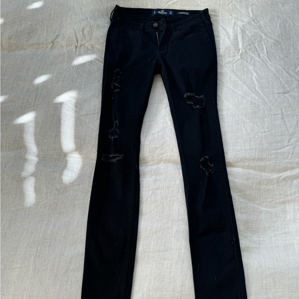 Skinny low-rise black ripped jeans for my long leg beauties